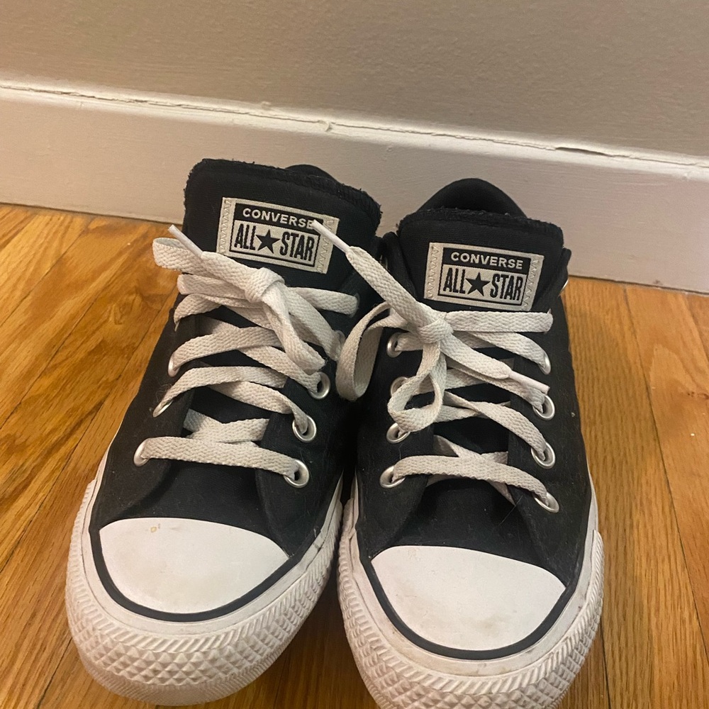 Converse low top black converse